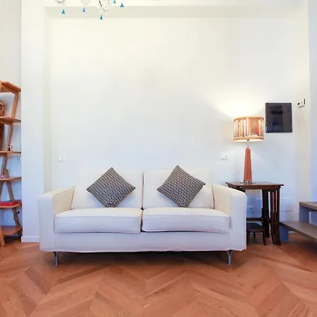 Appartement Design Nel Quadrilatero Della Moda Milaan